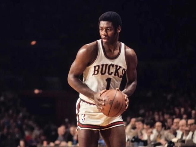 与小卡签订 与小卡签订